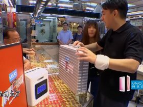 《极限挑战3》香港经典地标考勤打卡 科密产品遍地插旗